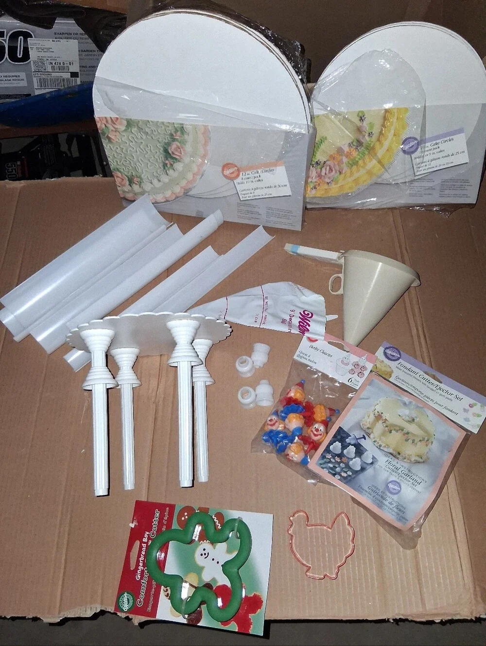 Wilton Beautiful Gum Paste Flowers Set Plus Various Othe Cake Supplies,